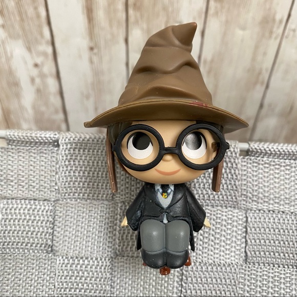 FUNKO Harry Potter Mystery Mini Sorting Hat Vinyl Action Figure Toys - Picture 2 of 15